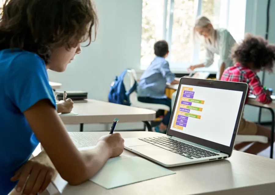 Kurs programowania dla dzieci - czy warto zapewnić dziecku podstawy programowania?